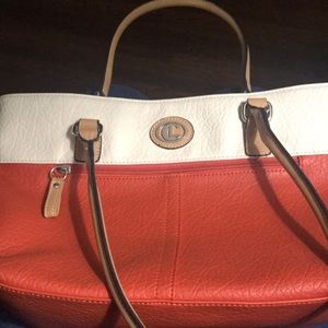 EUC. CL TOTE W/ 3 LG SEC - 2 OUTER ZIPPER PKTS